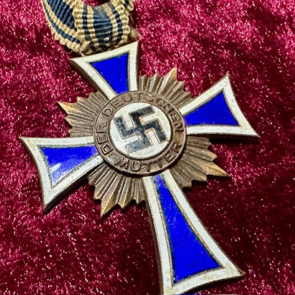 WW2 German Mothers Cross in Bronze 2